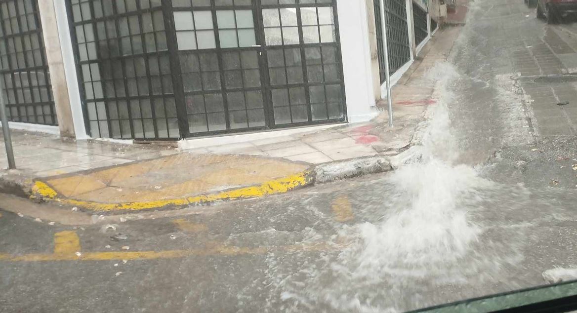 Κακοκαιρία «Atena»: Ισχυρές καταιγίδες στην Αθήνα – Προβλήματα σε δρόμους-7