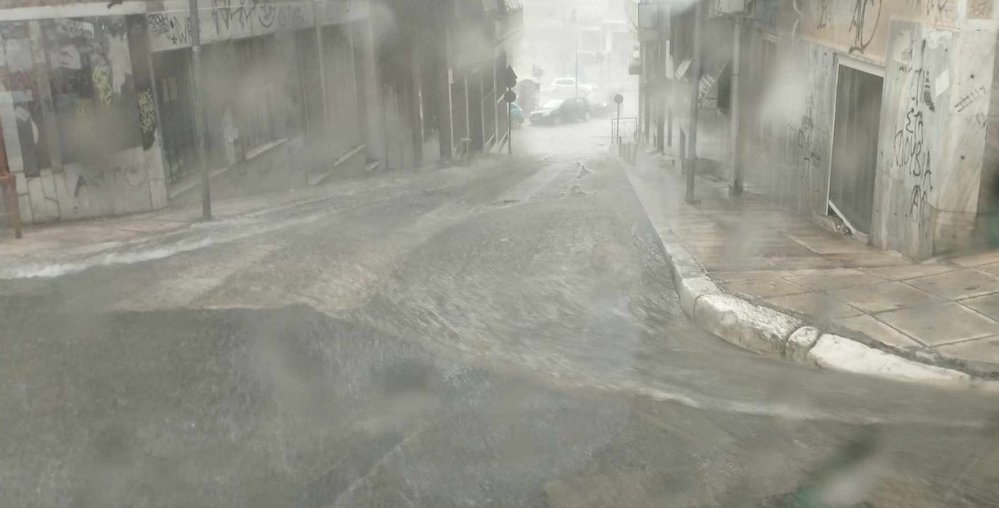 Κακοκαιρία «Atena»: Ισχυρές καταιγίδες στην Αθήνα – Προβλήματα σε δρόμους-8