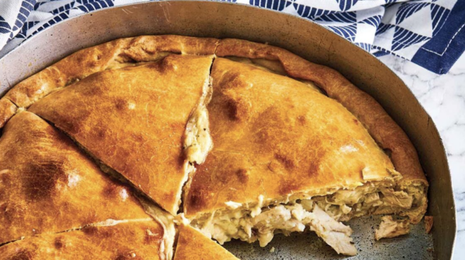 κοτόπιτα-με-γραβιέρα-και-φύλλο-γιαουρ-563222461