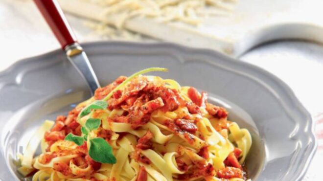 μακαρονάδα-με-ολίγη-πανσέτα-και-ρίγαν-563210242