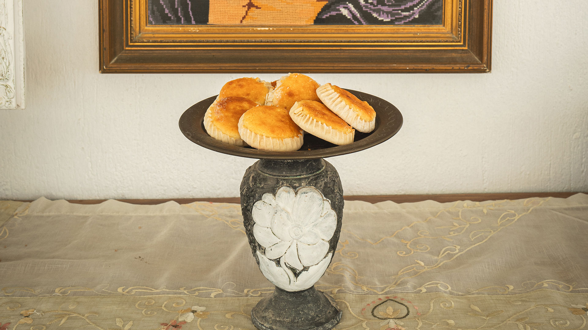 Μια Σαντορινιά μάς μαγειρεύει τις παλιές συνταγές του νησιού όπως τις έμαθε από τη μαμά και τη γιαγιά της-4