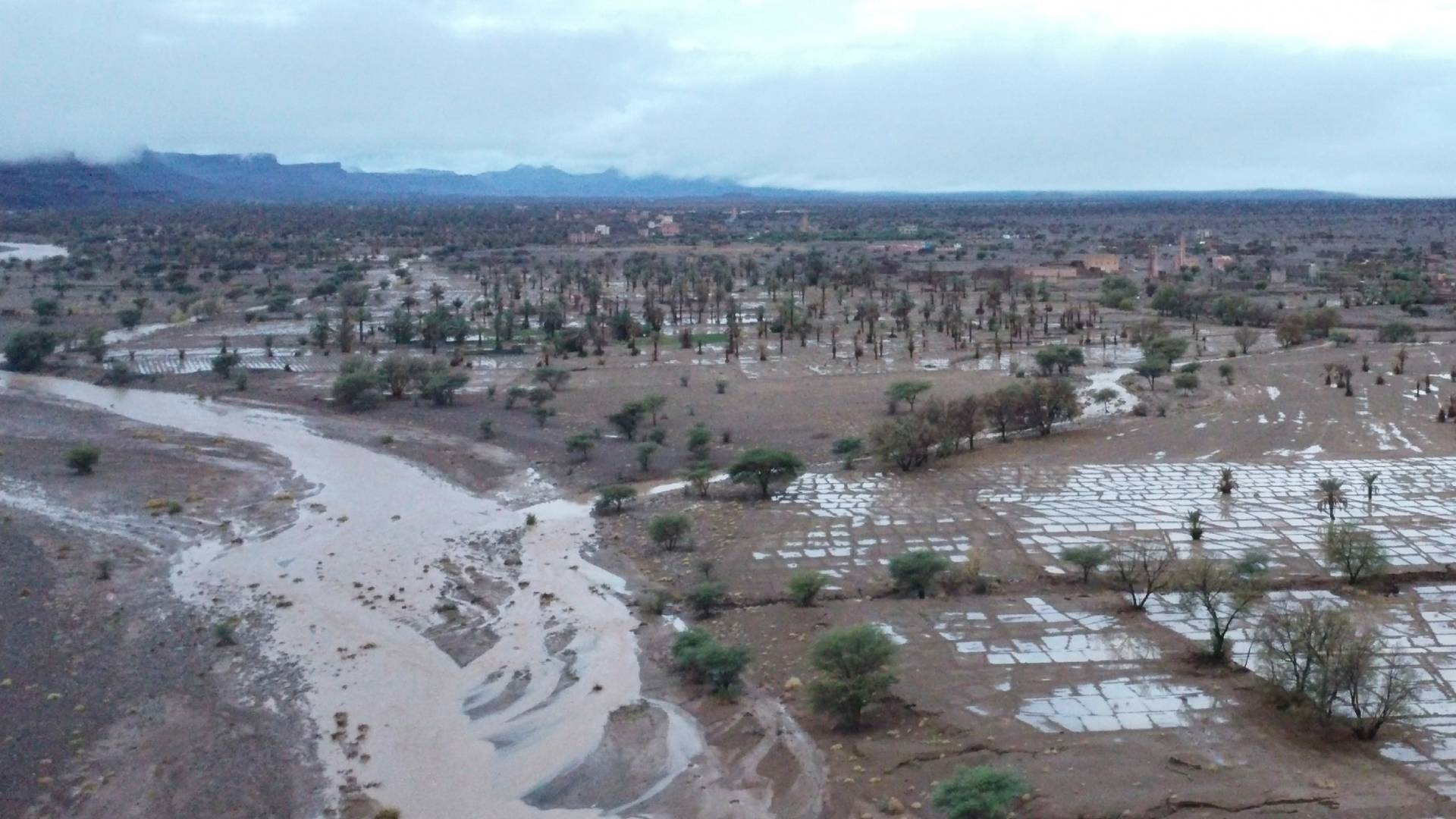 Φονικές πλημμύρες στο Μαρόκο: Εικόνες καταστροφής – Τουλάχιστον 18 νεκροί-1
