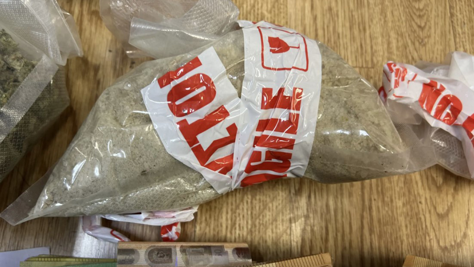 Κύκλωμα διακινούσε ροζ κοκαΐνη – Συνελήφθη ένας 30χρονος, αναζητούνται ακόμη δύο άτομα-2