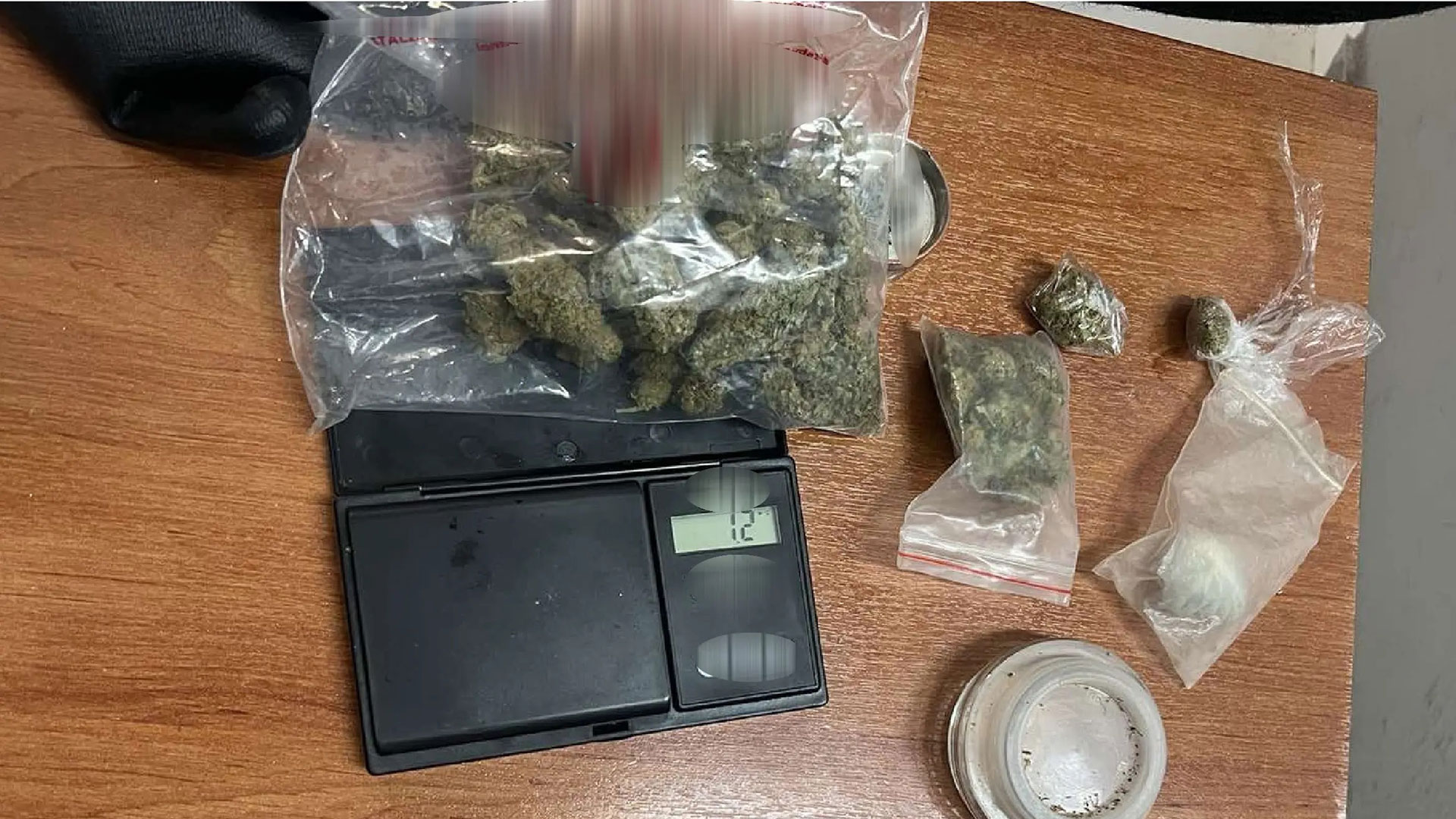 ΕΛ.ΑΣ.: Οκτώ συλλήψεις για διακίνηση ναρκωτικών και όπλο-2