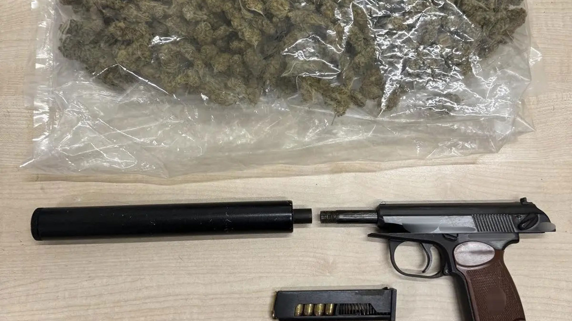 ΕΛ.ΑΣ.: Οκτώ συλλήψεις για διακίνηση ναρκωτικών και όπλο-1