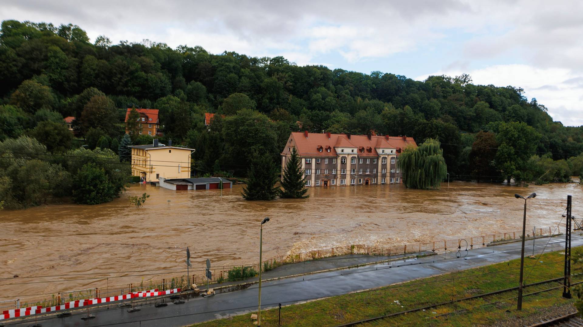 Κακοκαιρία στην Κεντρική Ευρώπη: Στους 16 οι νεκροί, τα χειρότερα είναι μπροστά-2