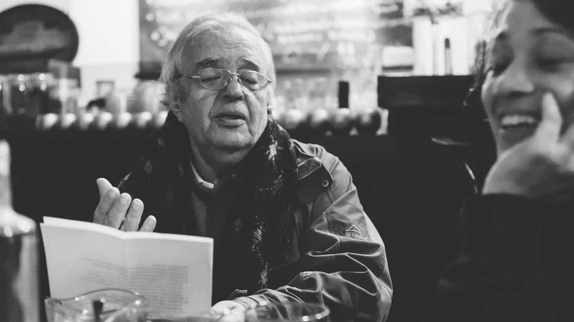 Εκτός από ταινίες, ο Σταύρος Τσιώλης έγραφε και θεατρικά-1