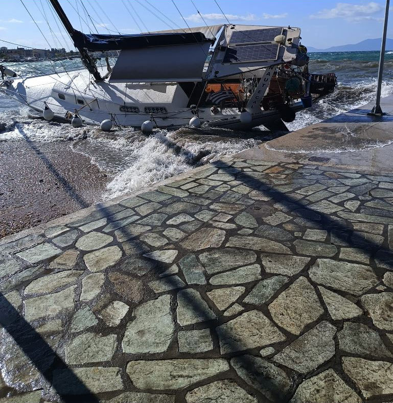 Μαγνησία: Εικόνες καταστροφής στο παραλιακό μέτωπο – Ζημιές σε σκάφη και καταστήματα-1
