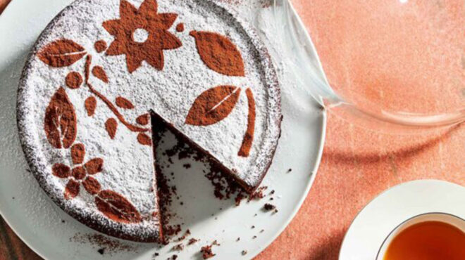 σοκολατένιο-κέικ-αμυγδάλου-από-το-νησ-563214592