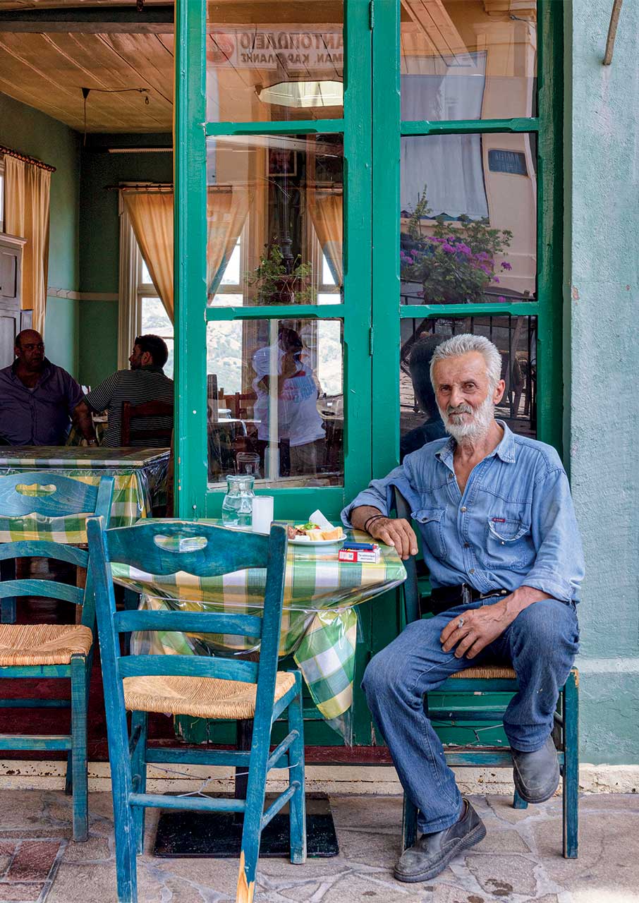 Τα καφενεία-ουζερί της Λέσβου που αξίζει να επισκεφθείτε-4