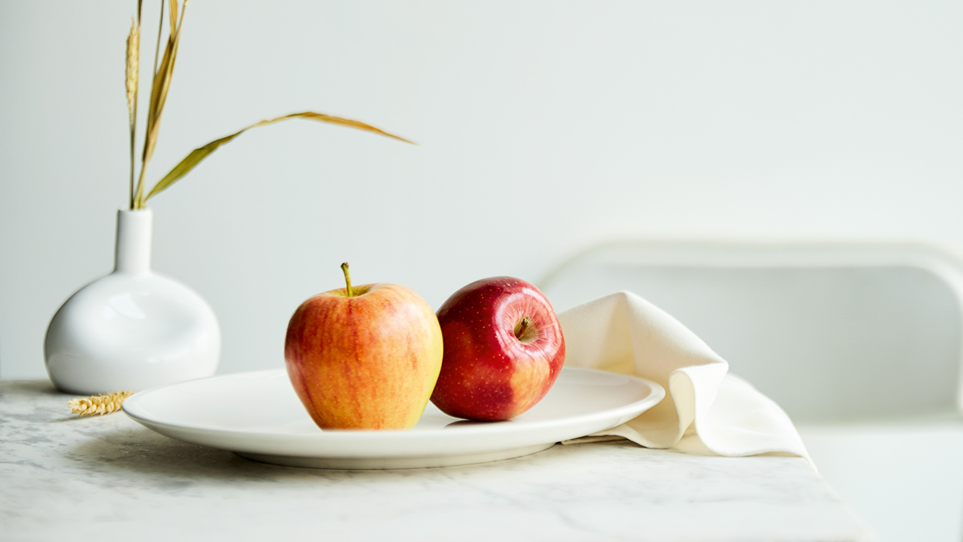 Μήλα παντού: 50 συνταγές, αλμυρές και γλυκές, καθημερινές και γιορτινές-1