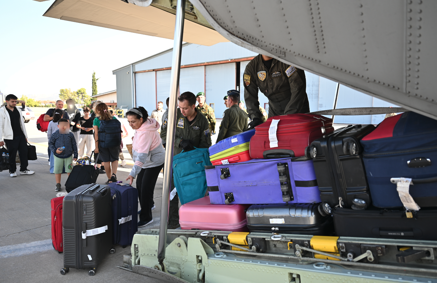 Επαναπατρίστηκαν οι 22 Ελληνες από τον Λίβανο-4