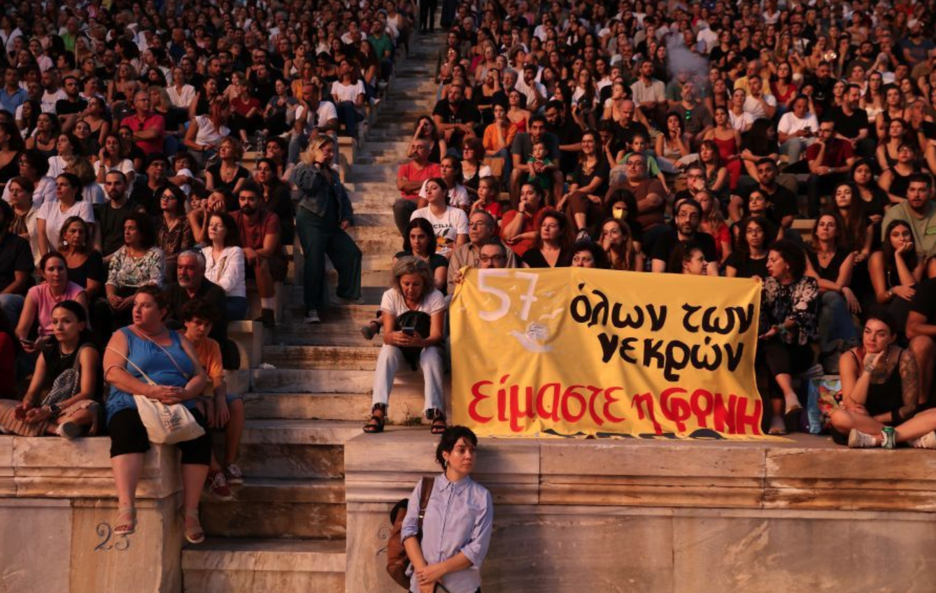 Σε εξέλιξη η συναυλία για τα Τέμπη στο Καλλιμάρμαρο-2