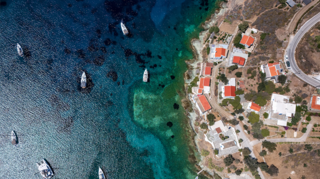 αφαλάτωση-ή-φράγματα-για-τα-νησιά-563271658