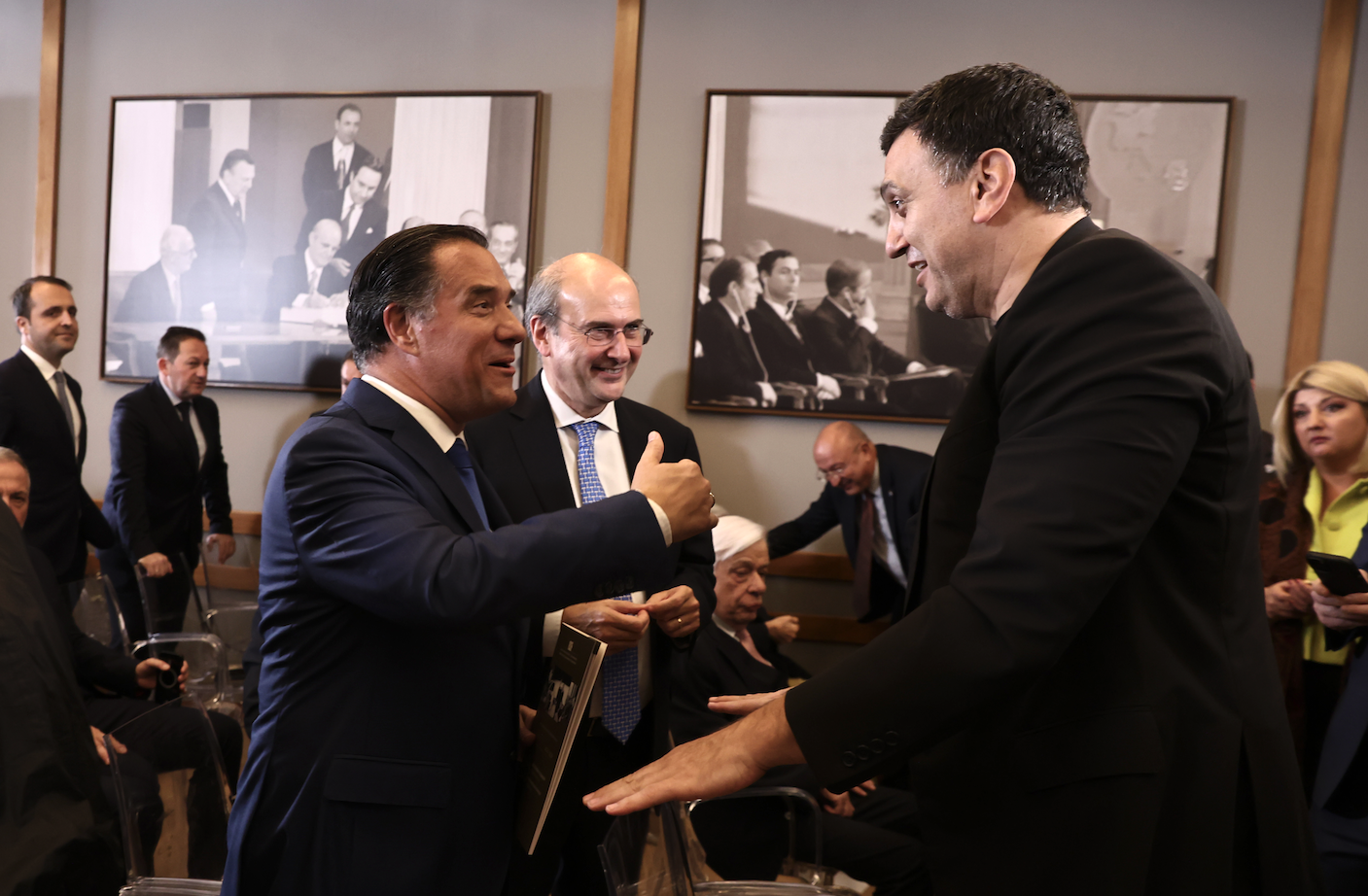 Τα τετ α τετ Μητσοτάκη με Σαμαρά και Καραμανλή-4