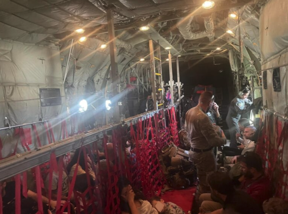 Επαναπατρίστηκαν οι 22 Ελληνες από τον Λίβανο-7