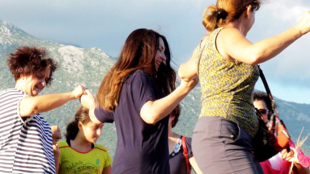 το-προφίλ-της-σύγχρονης-γυναίκας-του-χ-563289016