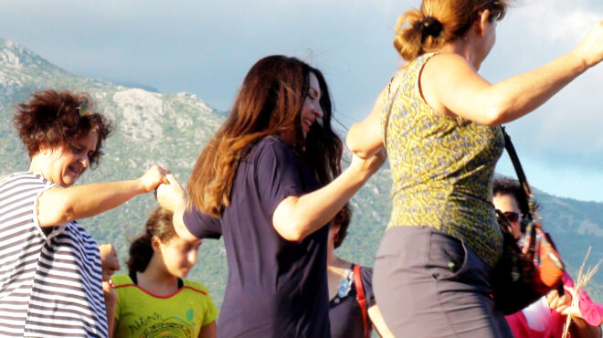 το-προφίλ-της-σύγχρονης-γυναίκας-του-χ-563289016