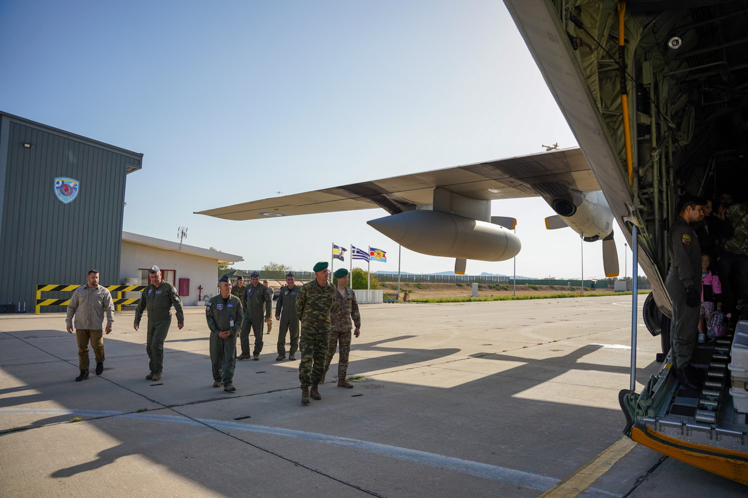 ΓΕΕΘΑ: Νέες φωτογραφίες από τον απεγκλωβισμό Ελλήνων και Κυπρίων από τον Λίβανο-6