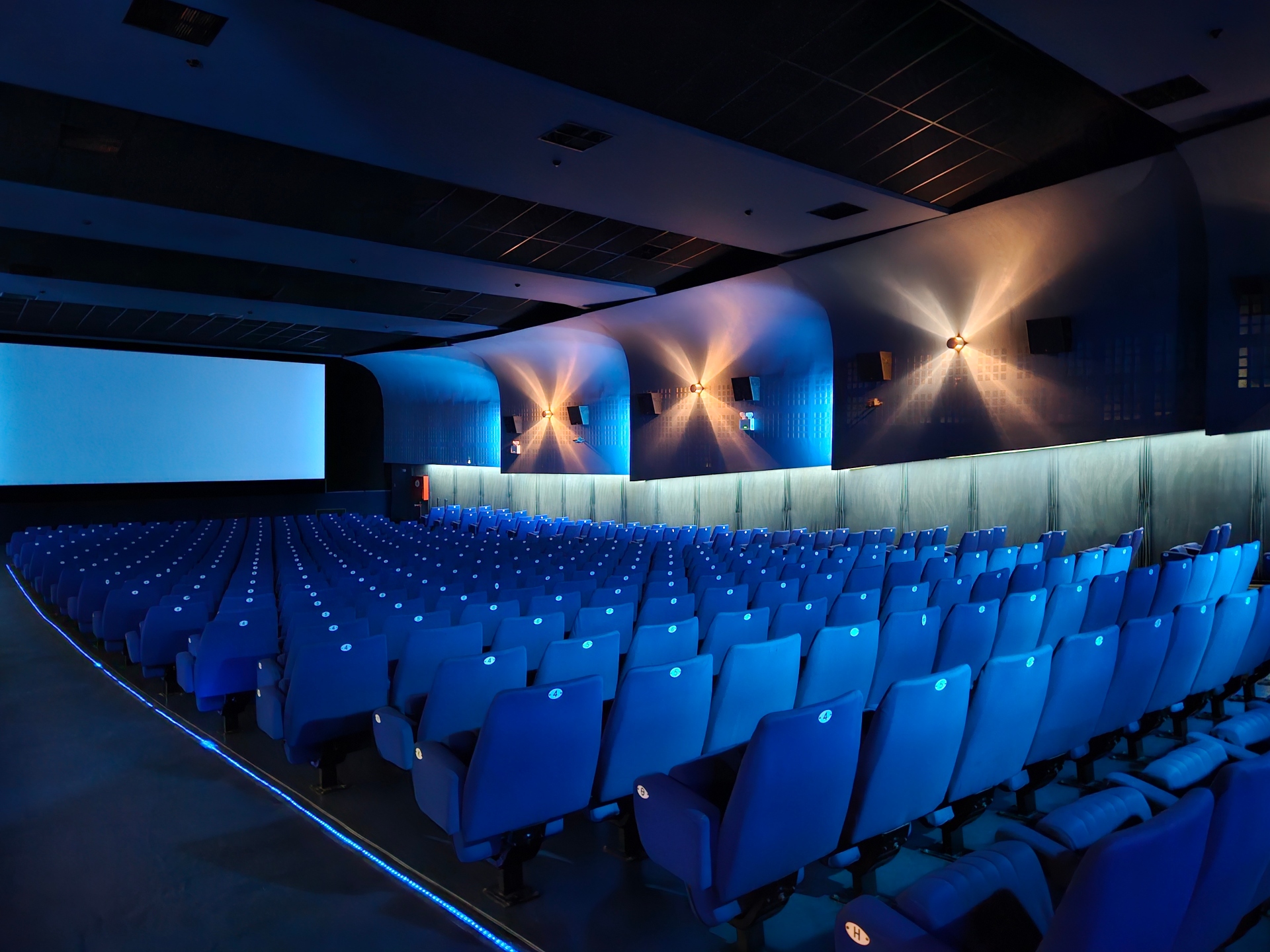 Γιατί επενδύουμε στα παλιά σινεμά της Αθήνας-1