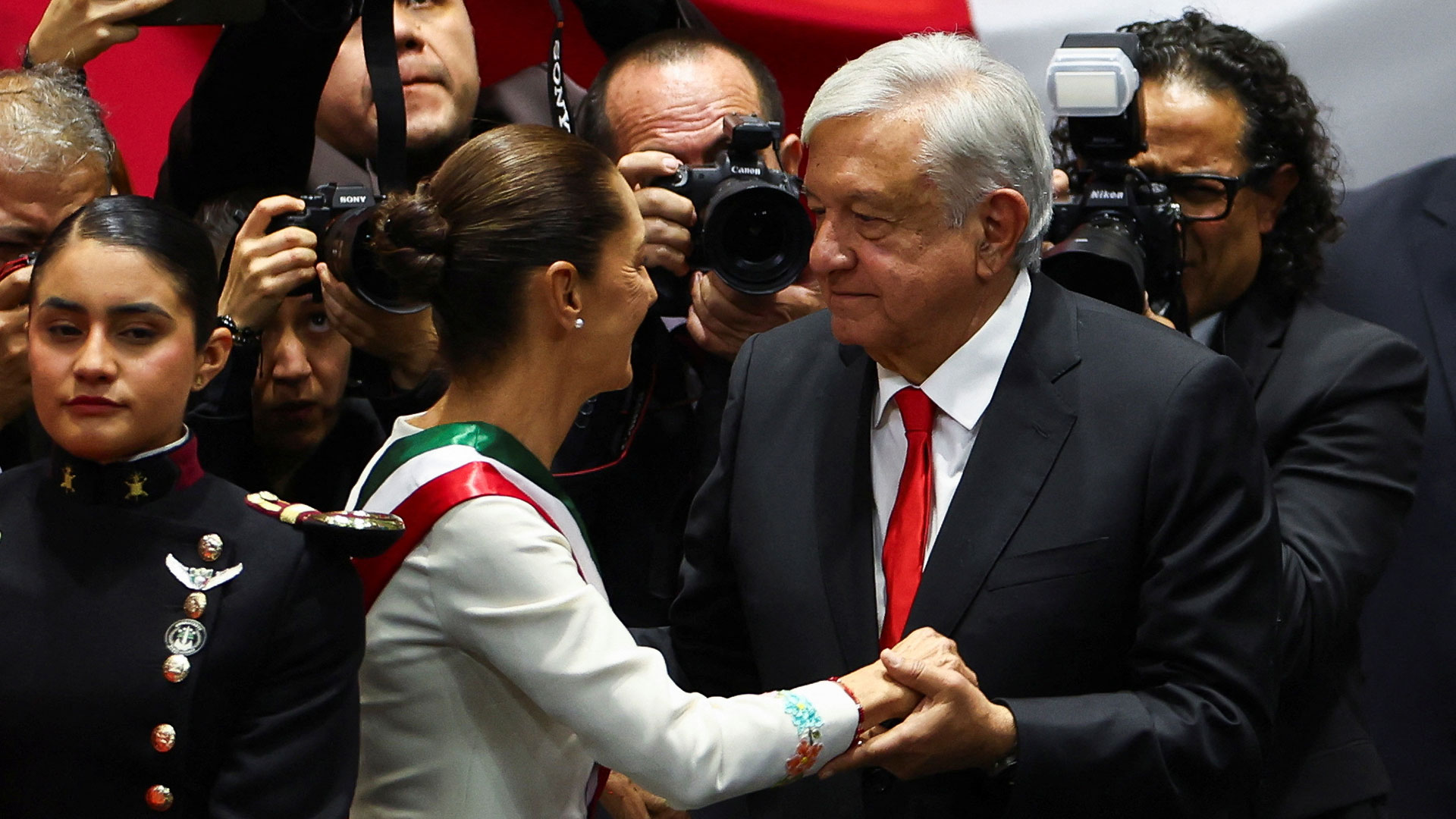 Κλαούντια Σεϊνμπάουμ: Ορκίστηκε η πρώτη γυναίκα πρόεδρος στο Μεξικό-1