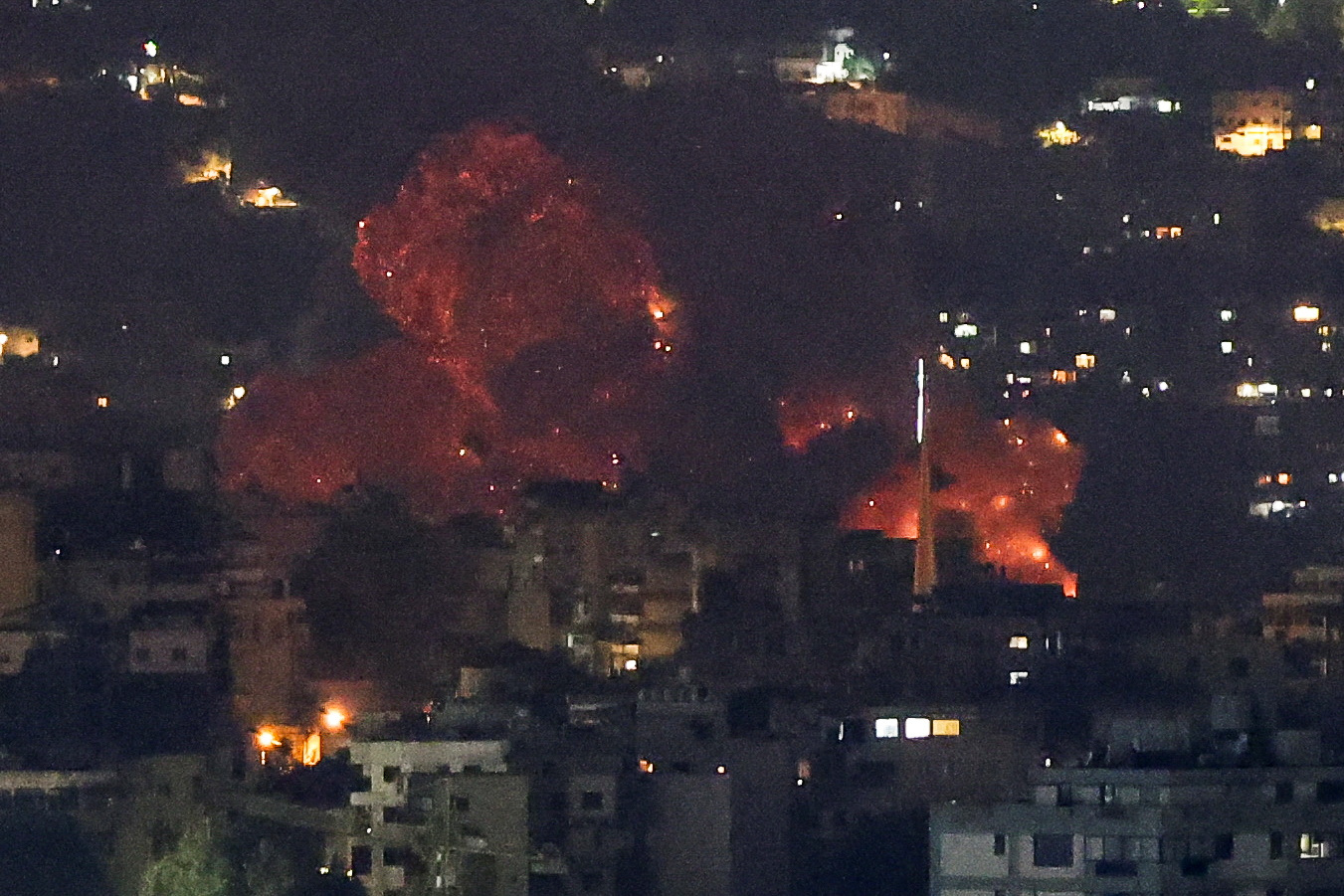 Το Ισραήλ χτυπά τον Λίβανο – Οι επιθέσεις κλιμακώνονται-1