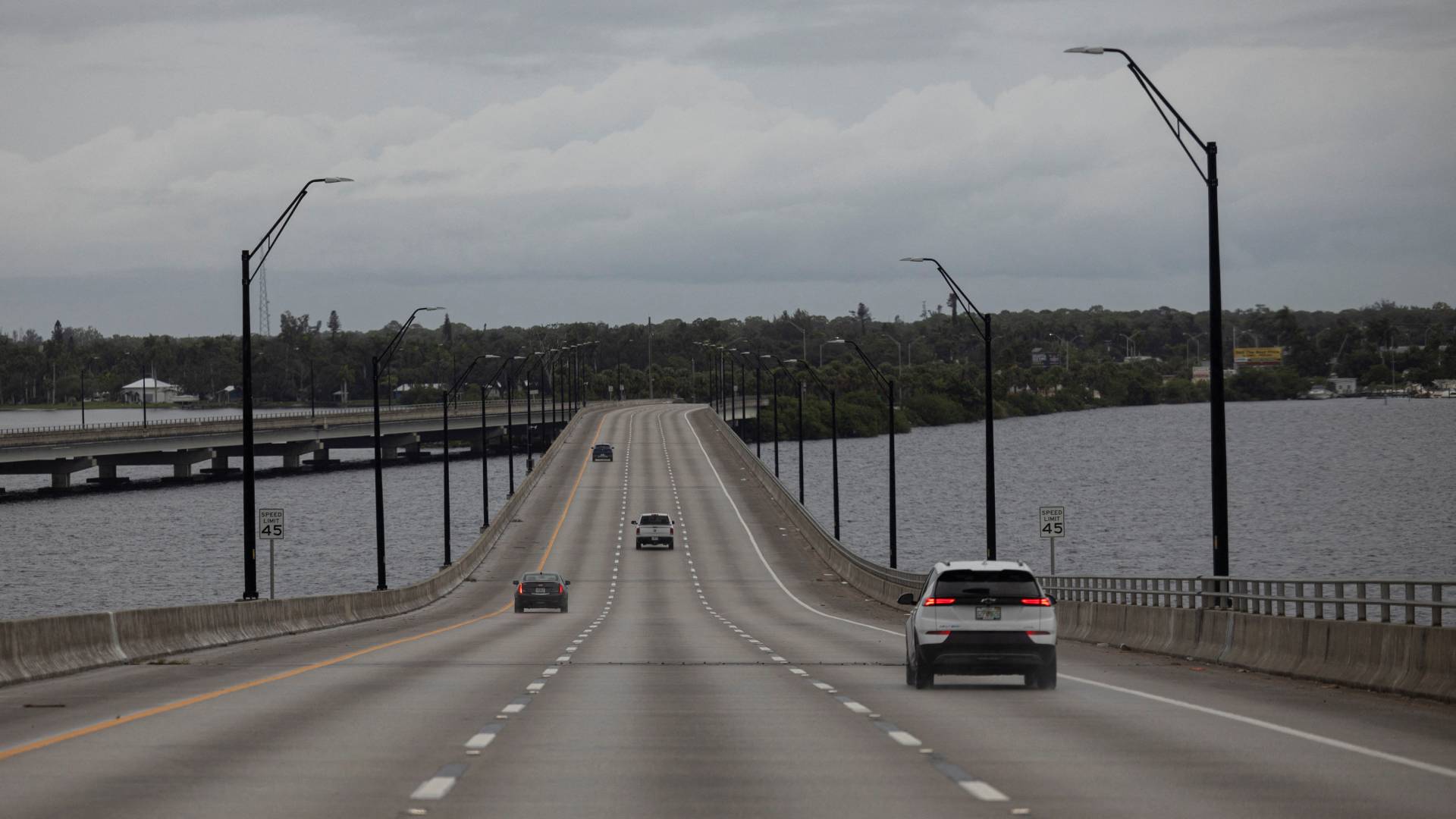 Explainer: Τι κρύβεται πίσω από τη σφοδρότητα του τυφώνα «Μίλτον»-3