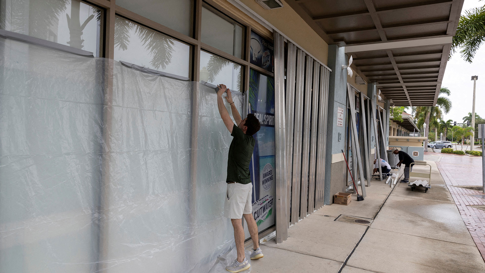 Τυφώνας «Μίλτον»: Συναγερμός στη Φλόριντα, μάχη με τον χρόνο ενόψει της καταιγίδας – Live εικόνα-5