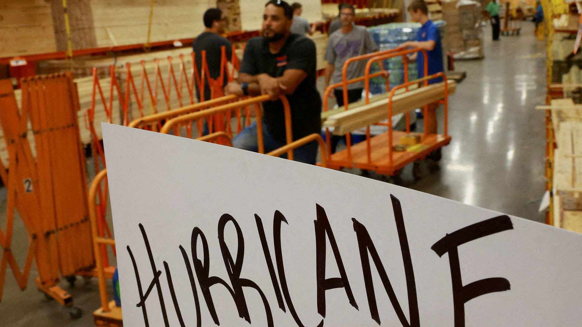 Τυφώνας «Μίλτον»: Συναγερμός στη Φλόριντα, μάχη με τον χρόνο ενόψει της καταιγίδας – Live εικόνα-4