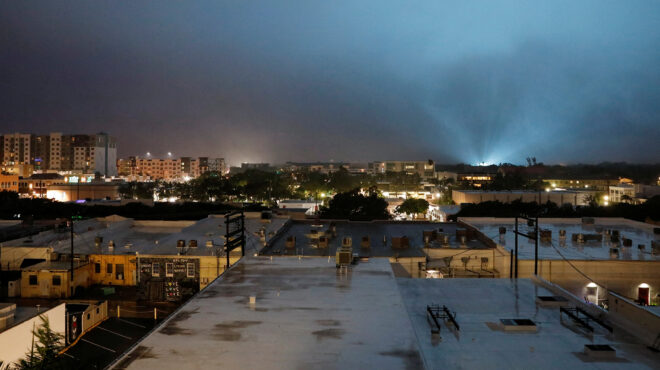 live-o-τυφώνας-μίλτον-σαρώνει-τη-φλόριντα-563264743