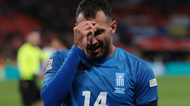 ο-κόουτς-που-βγάζει-δόντια-για-να-χαλαρ-563270155