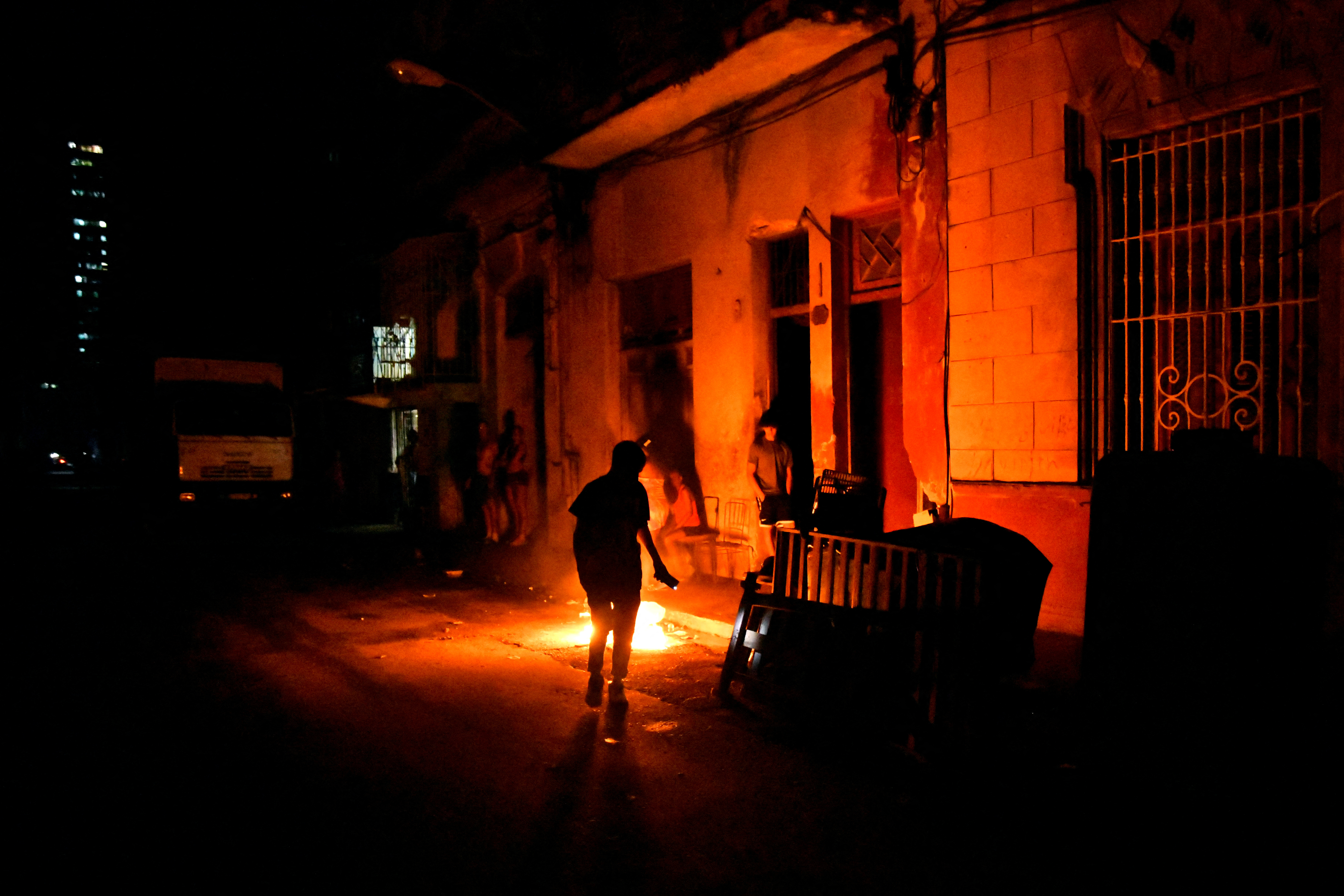 H Κούβα ξανά στο σκοτάδι – Νέο μπλακάουτ μετά από κατάρρευση δικτύου-5