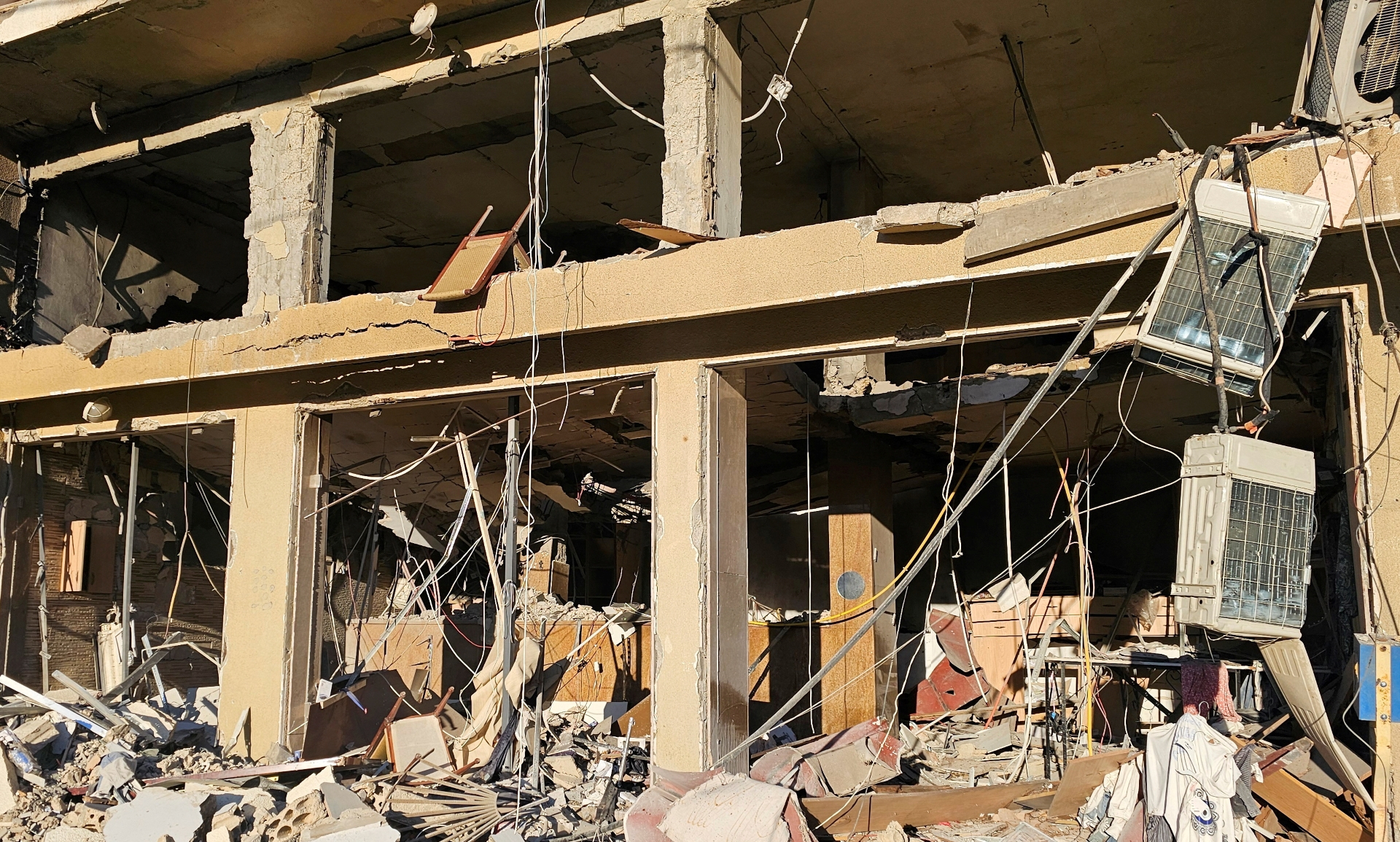 Το χρονικό της επίθεσης στην «τράπεζα της Χεζμπολάχ» και η αντίδραση των Λιβανέζων-1