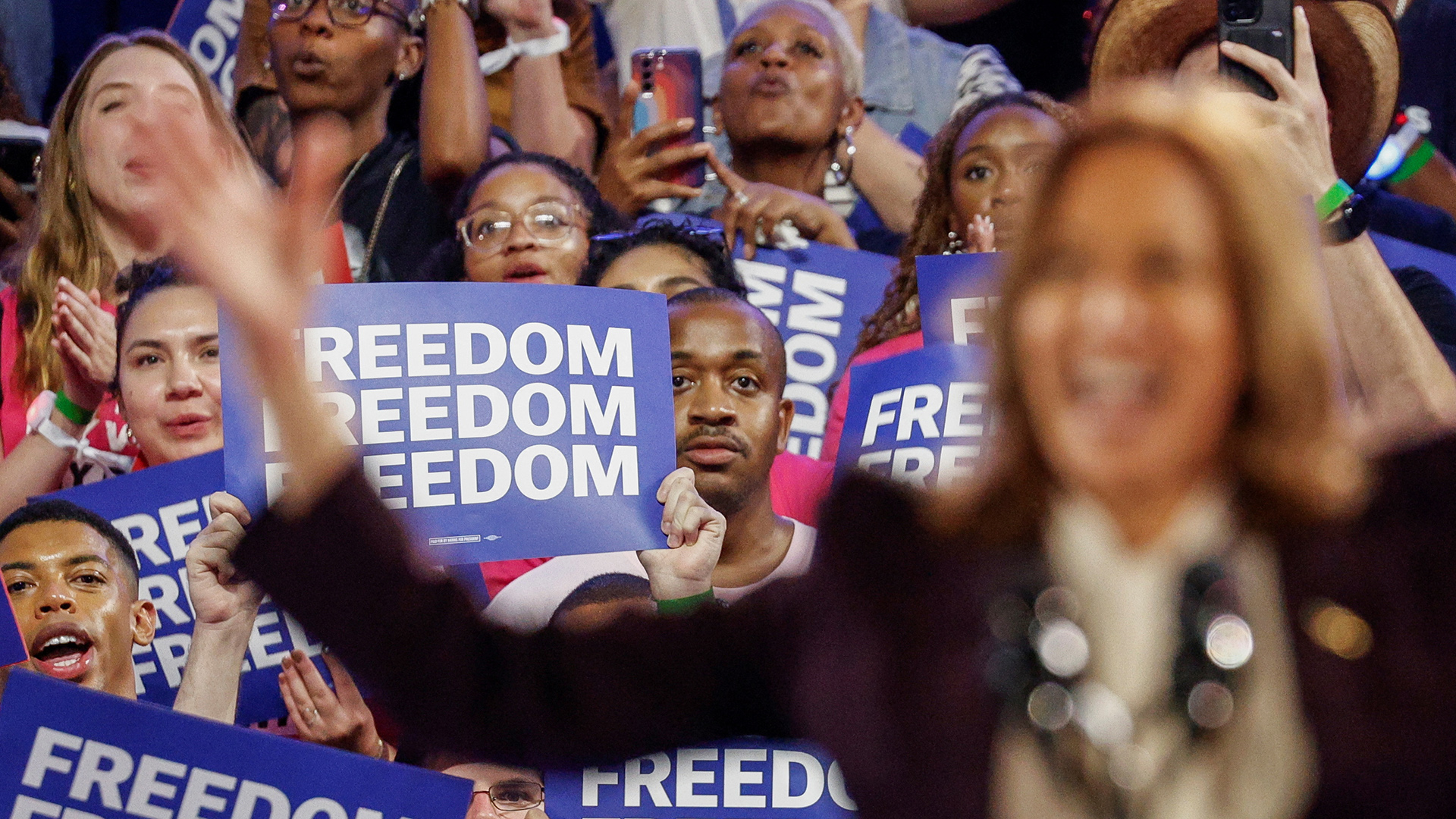 ΗΠΑ: Στο πλευρό της Χάρις η Μπιγιονσέ – Νέα επίθεση Τραμπ κατά των μεταναστών-1