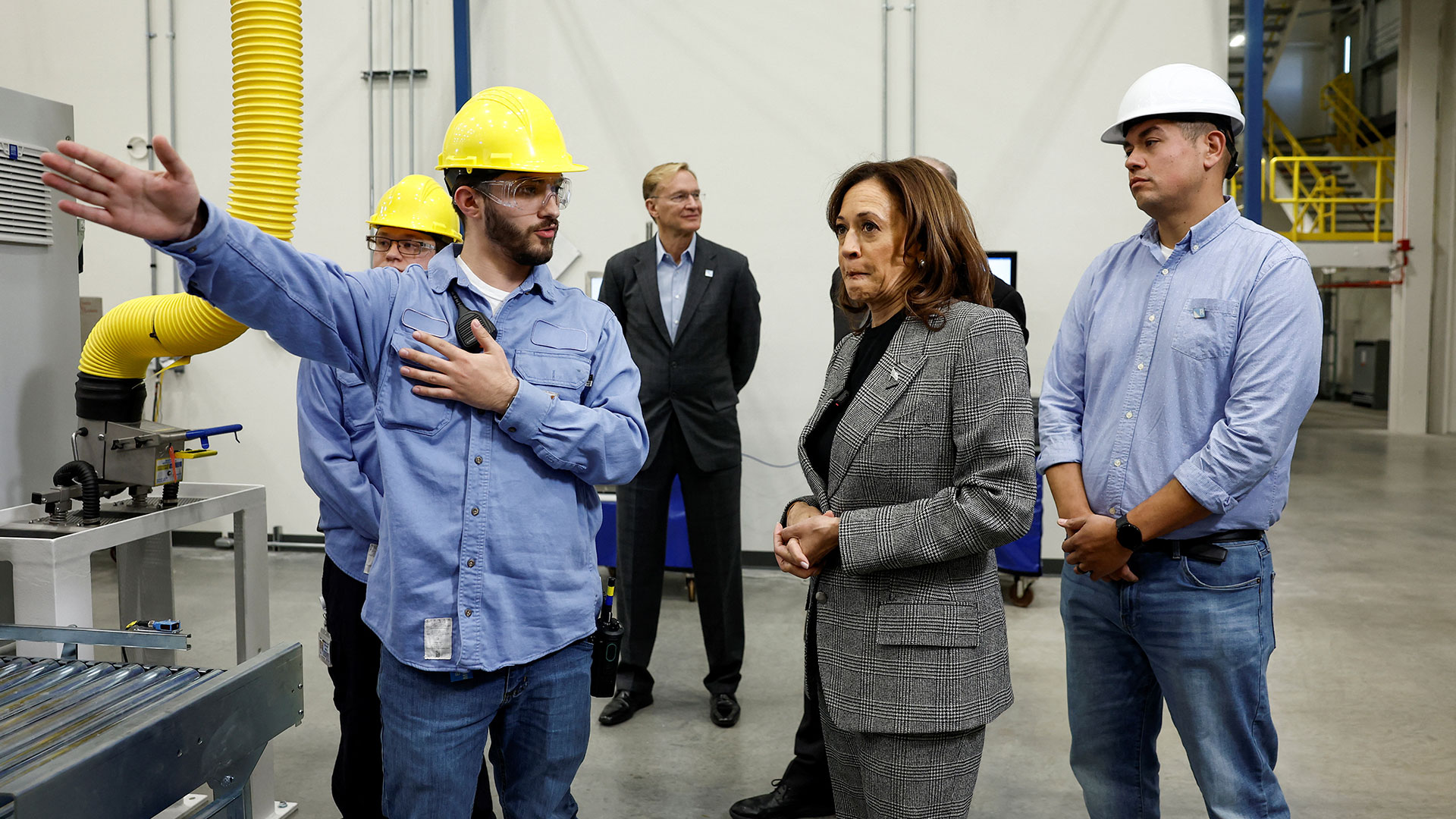 Αμερικανικές εκλογές: Οι τακτικές Χάρις και Τραμπ στο κυνήγι των αναποφάσιστων-1