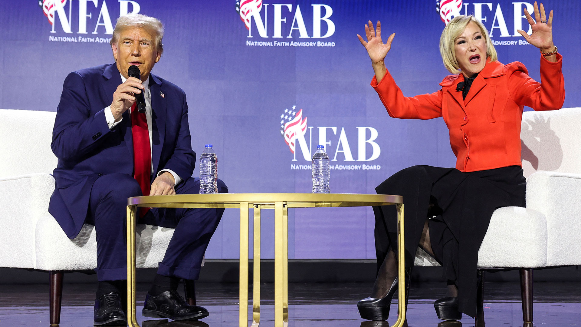 Αμερικανικές εκλογές: Οι τακτικές Χάρις και Τραμπ στο κυνήγι των αναποφάσιστων-2