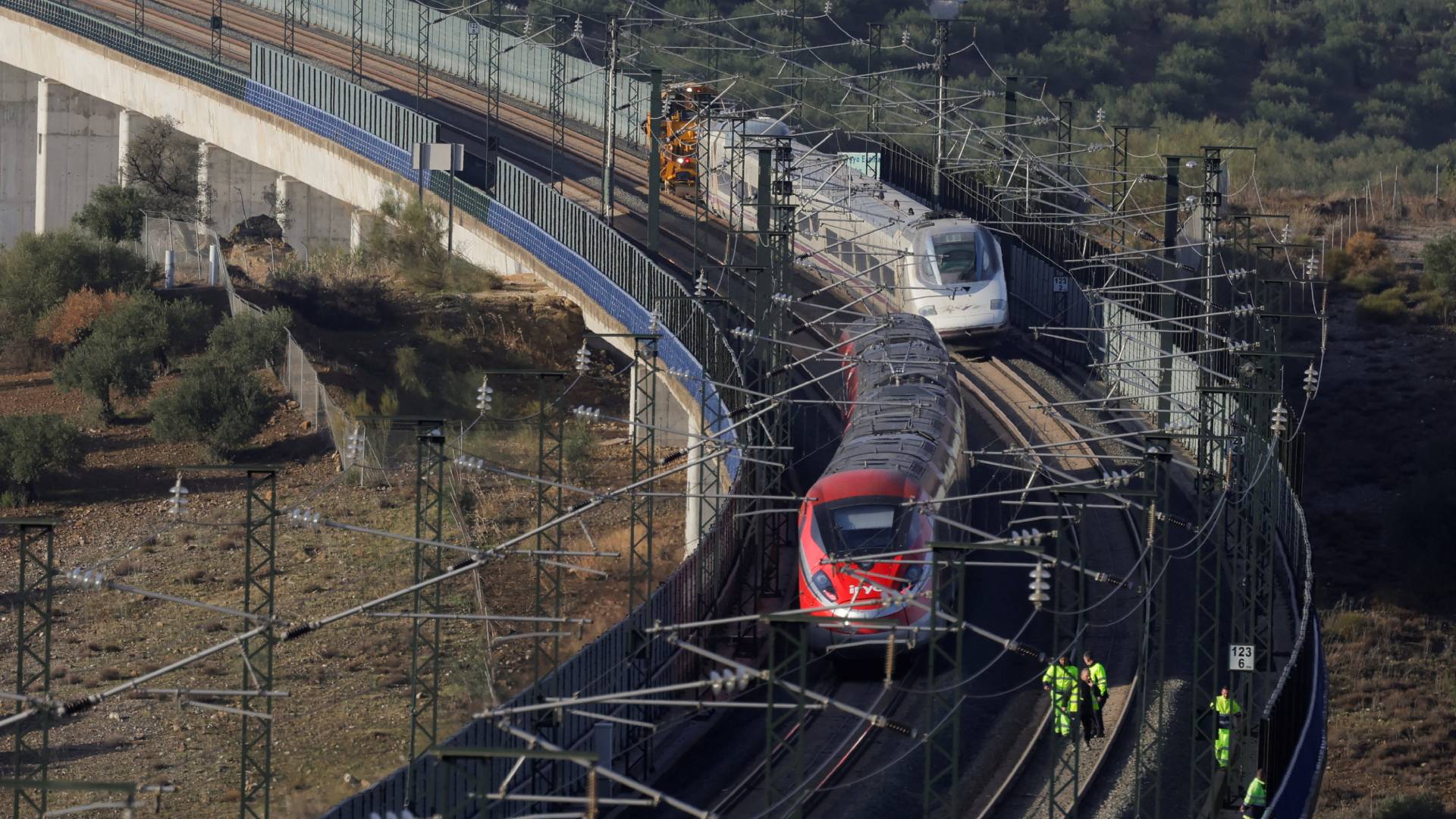 Ισπανία: Τραγωδία με τουλάχιστον 72 νεκρούς από τις καταστροφικές πλημμύρες-3