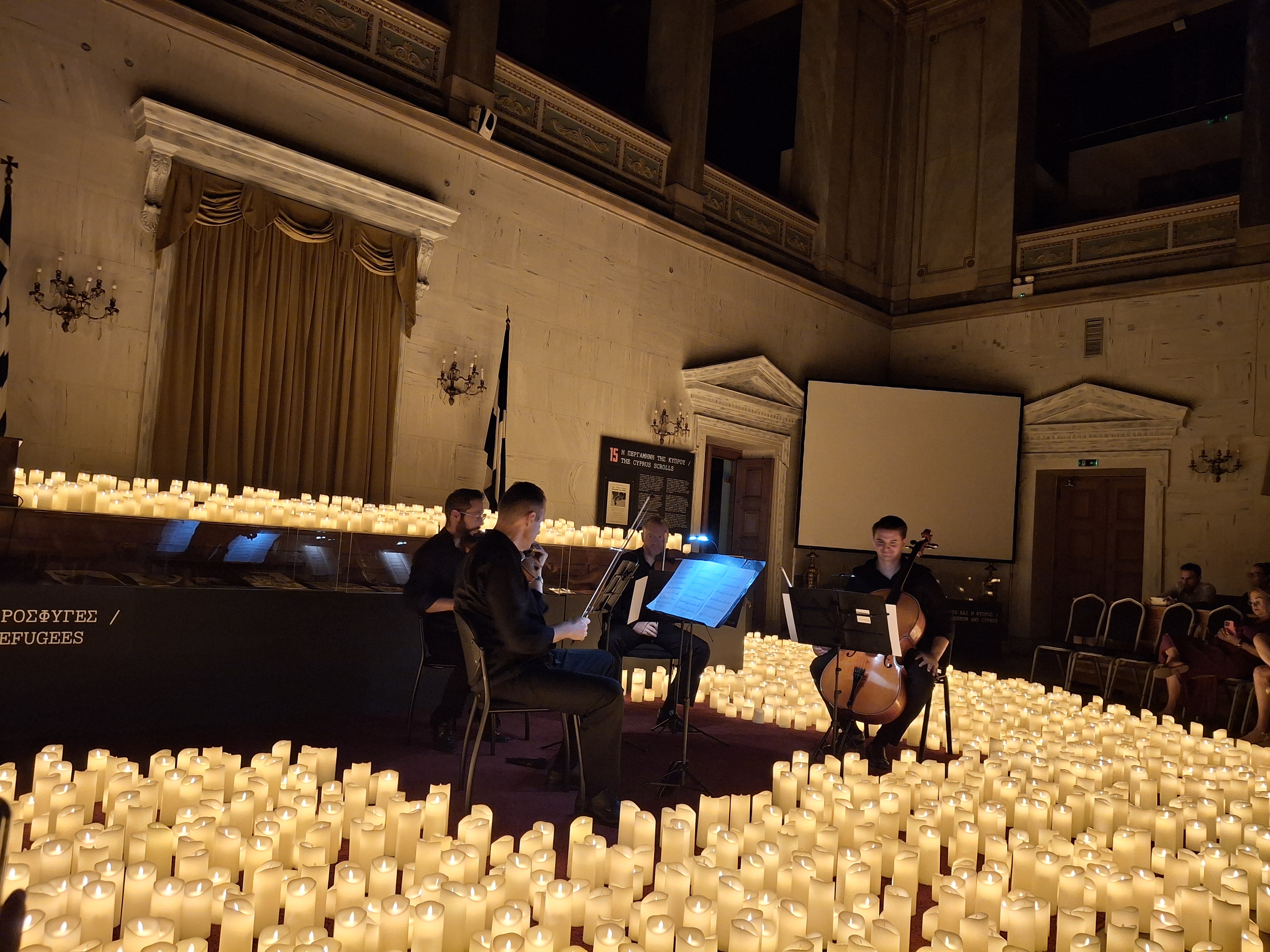 Κοντσέρτο στην Παλαιά Βουλή υπό το φως εκατοντάδων κεριών-1
