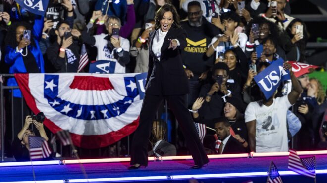 τρέχουν-να-μαζέψουν-την-γκάφα-του-μπάι-563298115