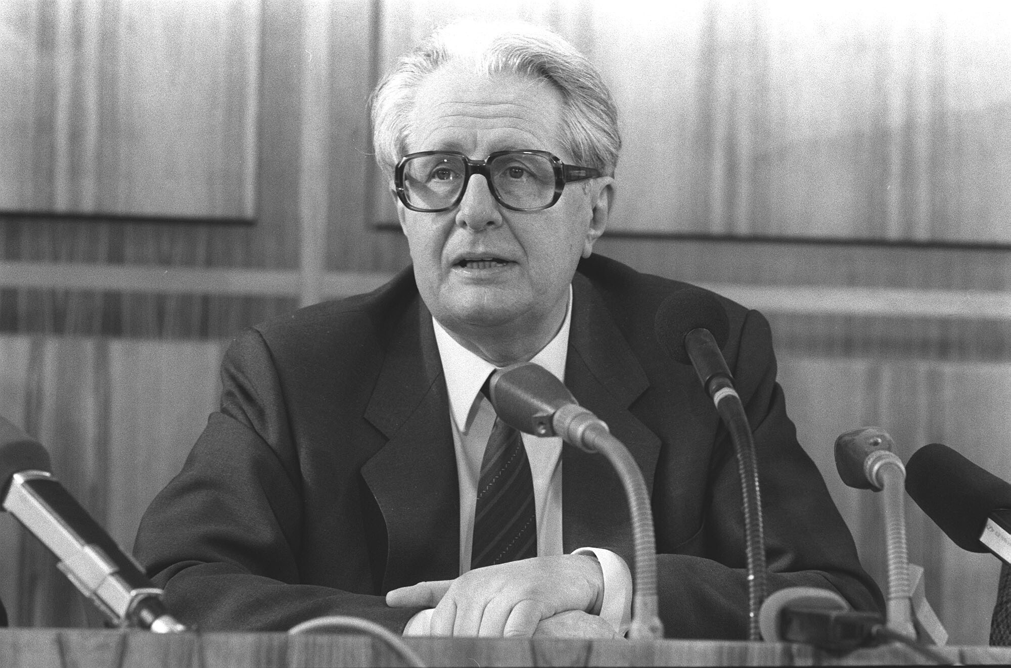 Η Δυτ. Γερμανία στρέφεται προς τα δεξιά-2