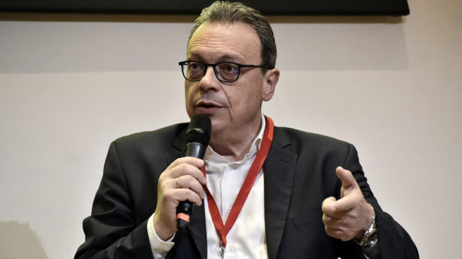 συριζα-παρών-με-ερωτήματα-από-κασσε-563252686