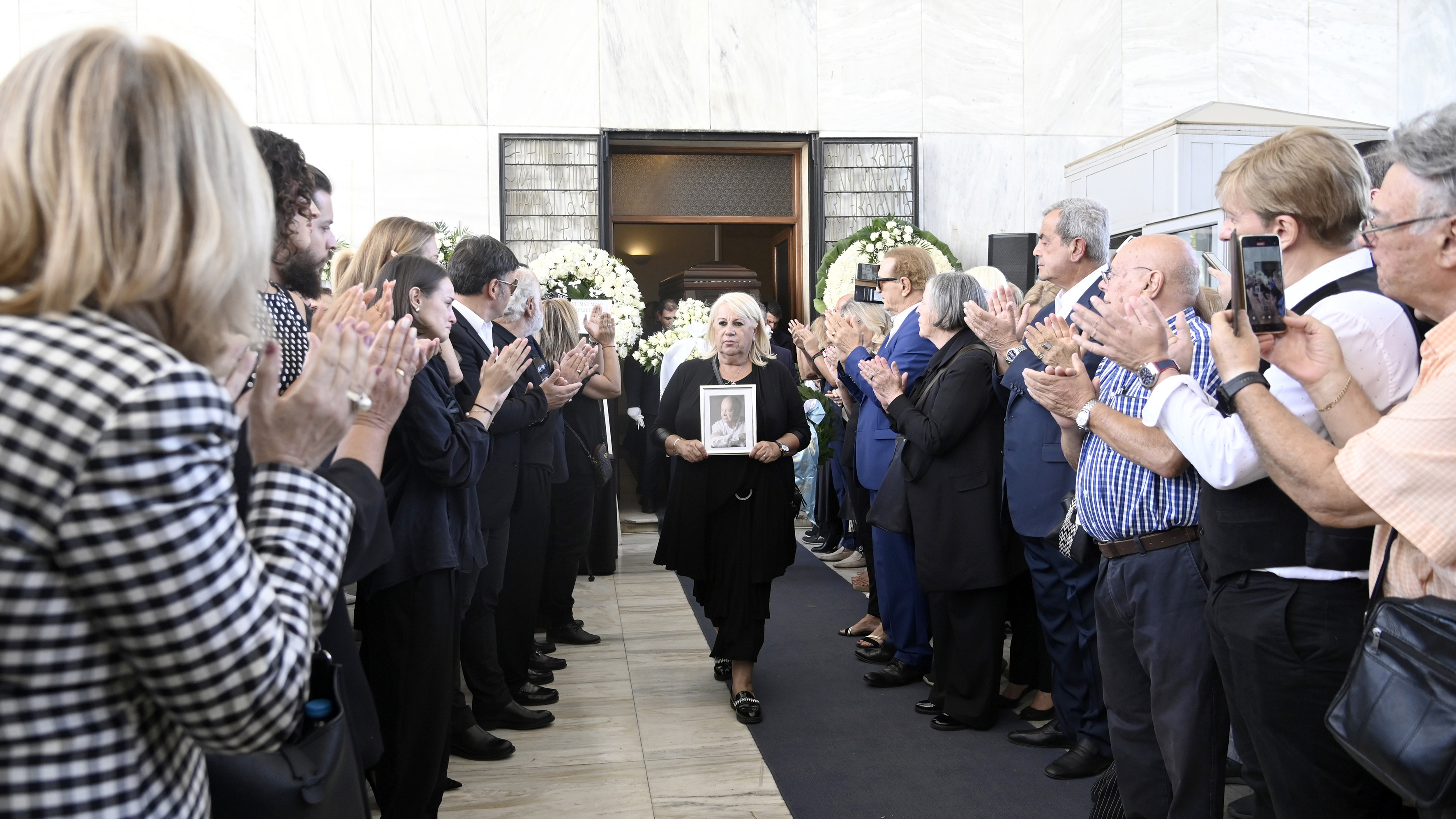 Το τελευταίο αντίο στον Μίμη Πλέσσα-1