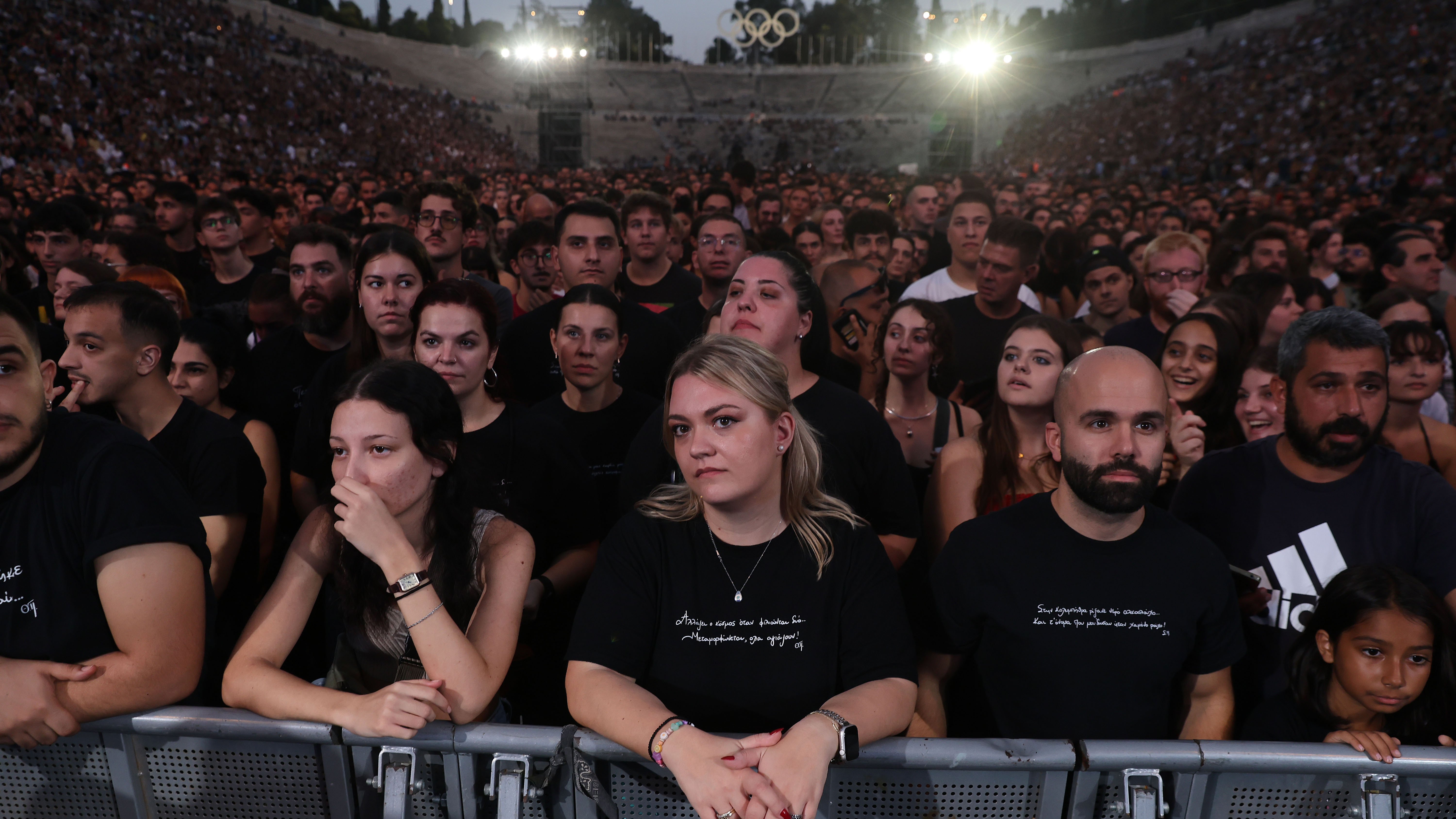Σε εξέλιξη η συναυλία για τα Τέμπη στο Καλλιμάρμαρο-4
