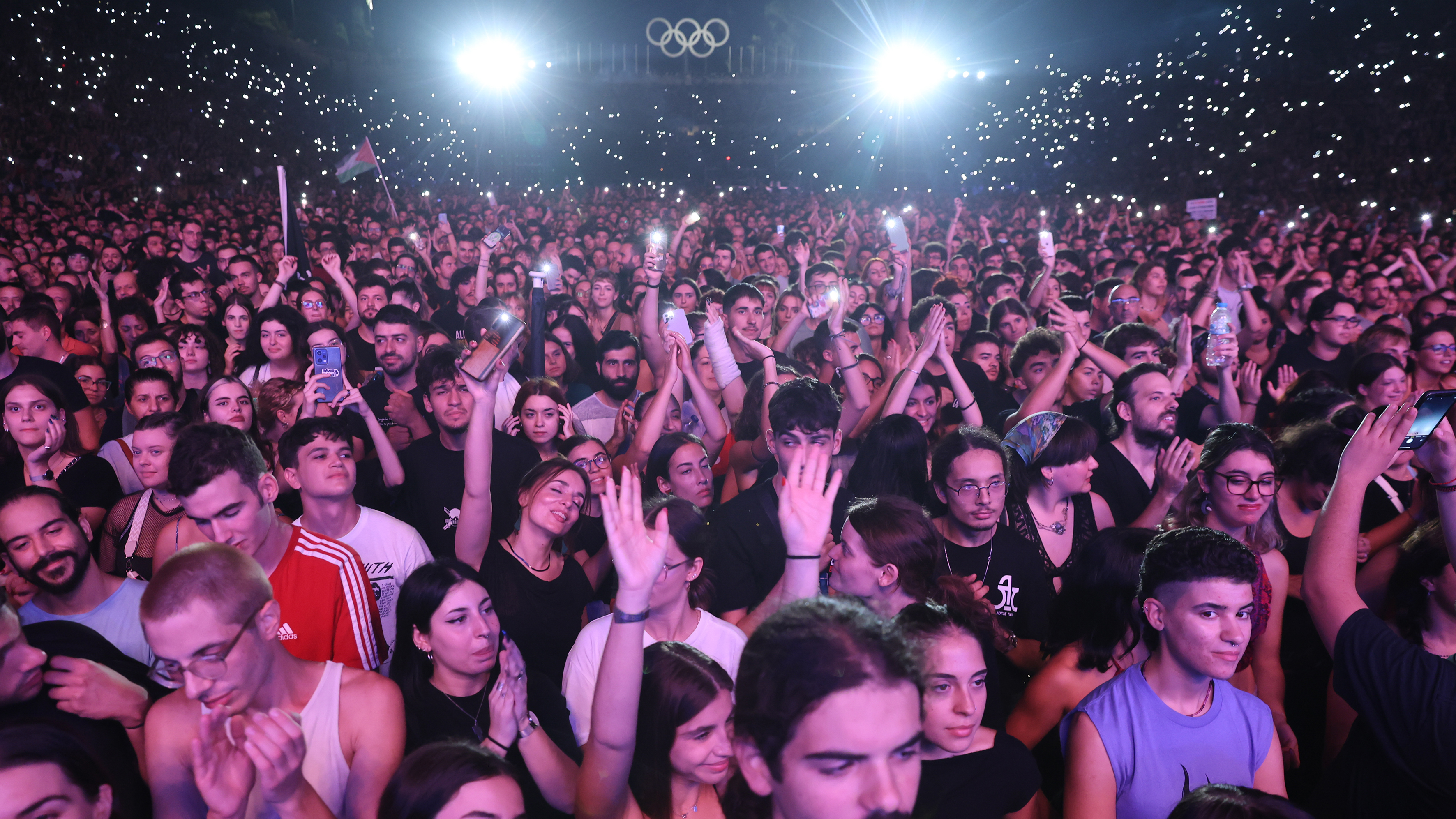 Σε εξέλιξη η συναυλία για τα Τέμπη στο Καλλιμάρμαρο-1