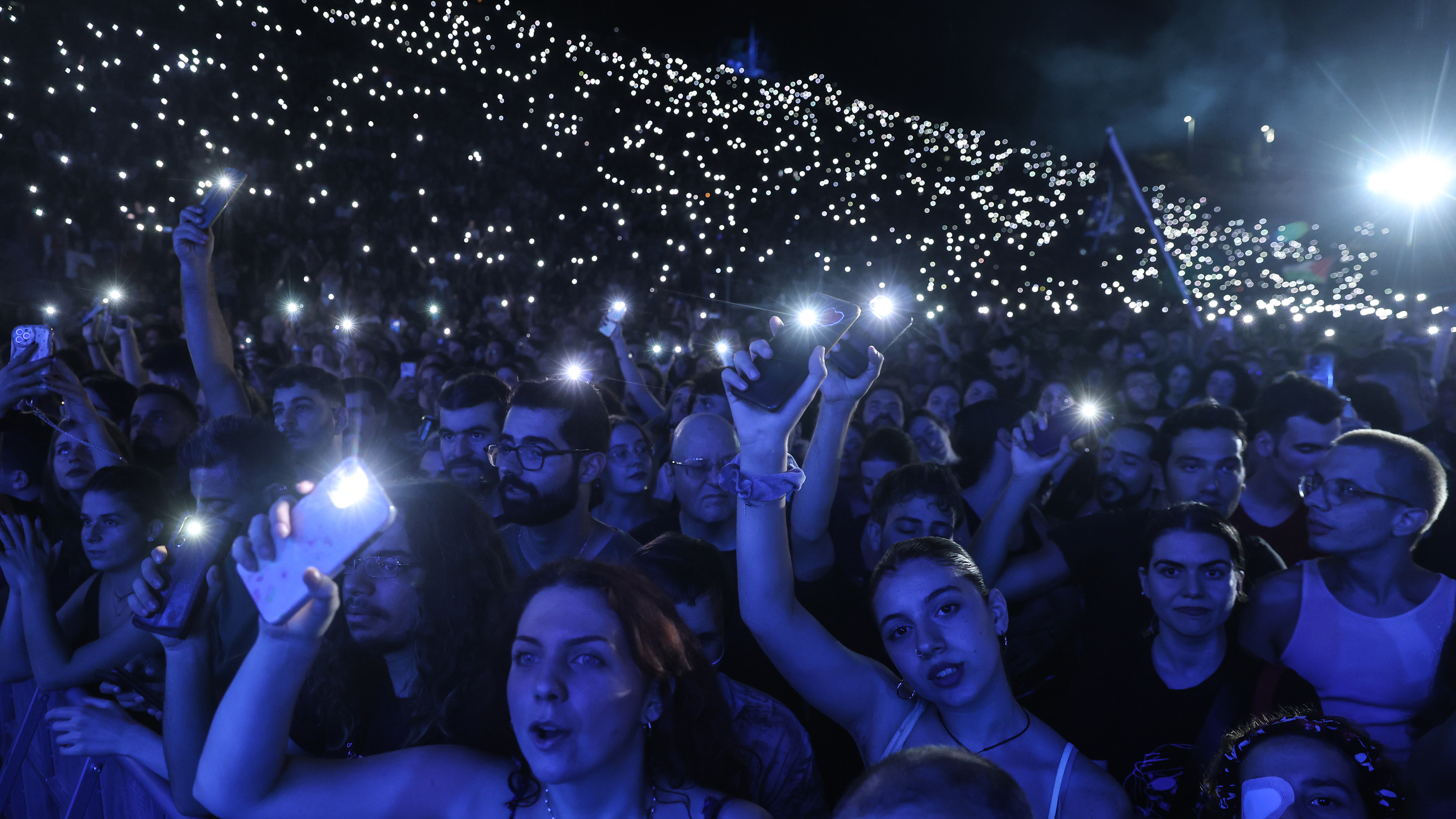 Σε εξέλιξη η συναυλία για τα Τέμπη στο Καλλιμάρμαρο-6