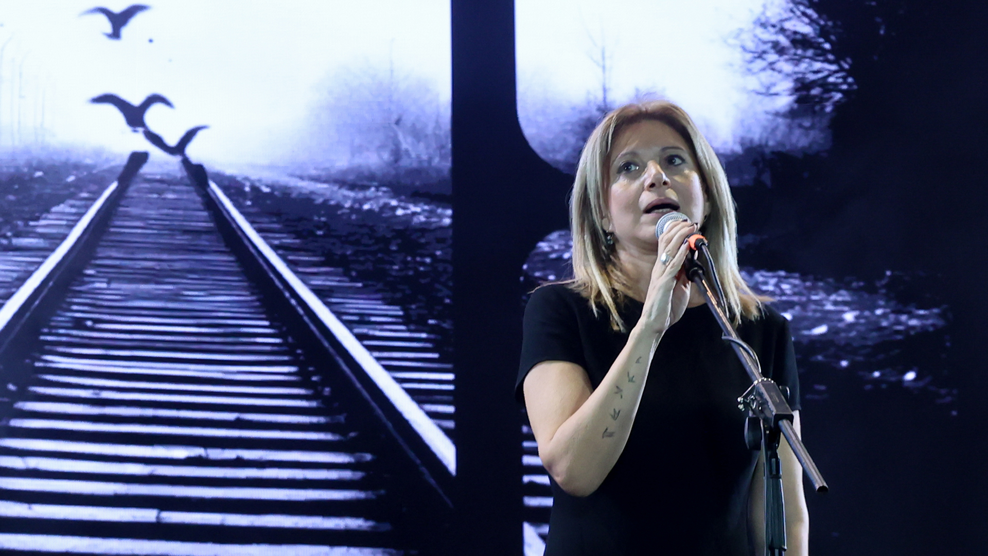 Ενα τραγούδι για τα Τέμπη-4