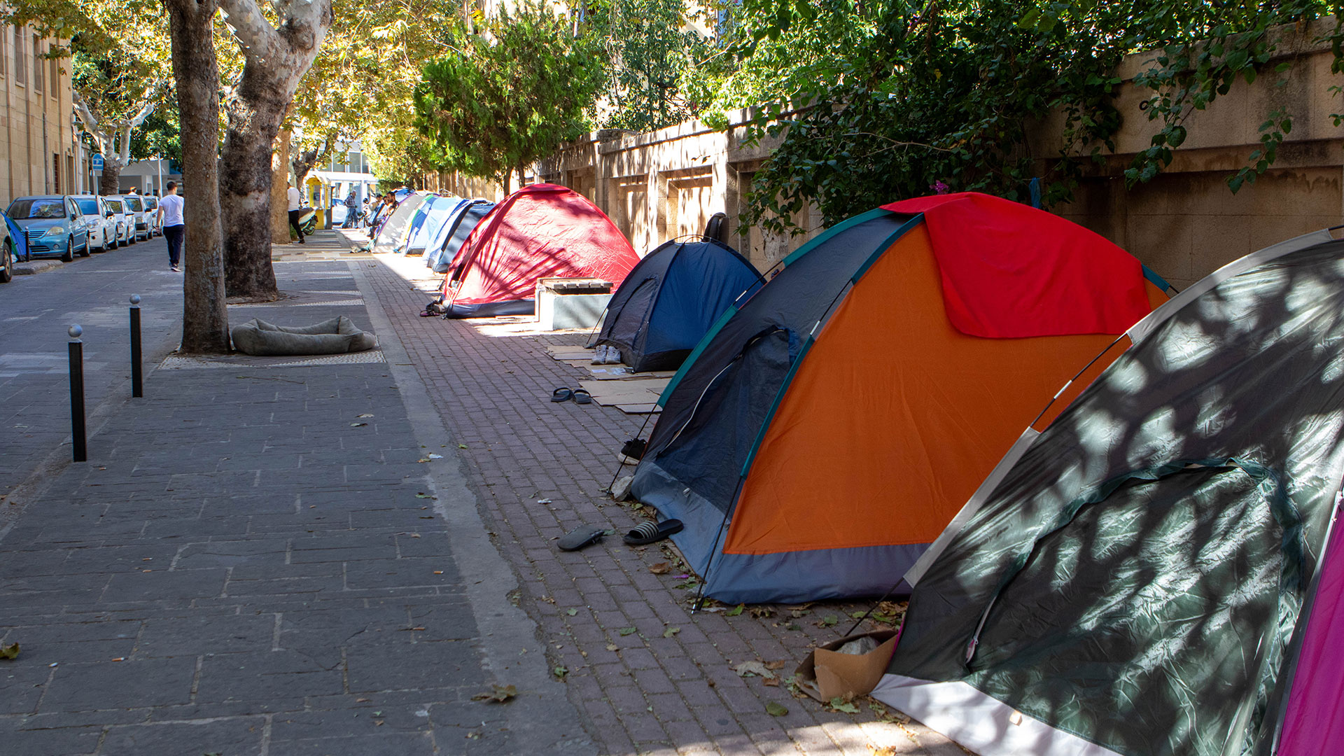 Ρόδος: 500 μετανάστες κατασκήνωσαν στο κέντρο της πόλης-2