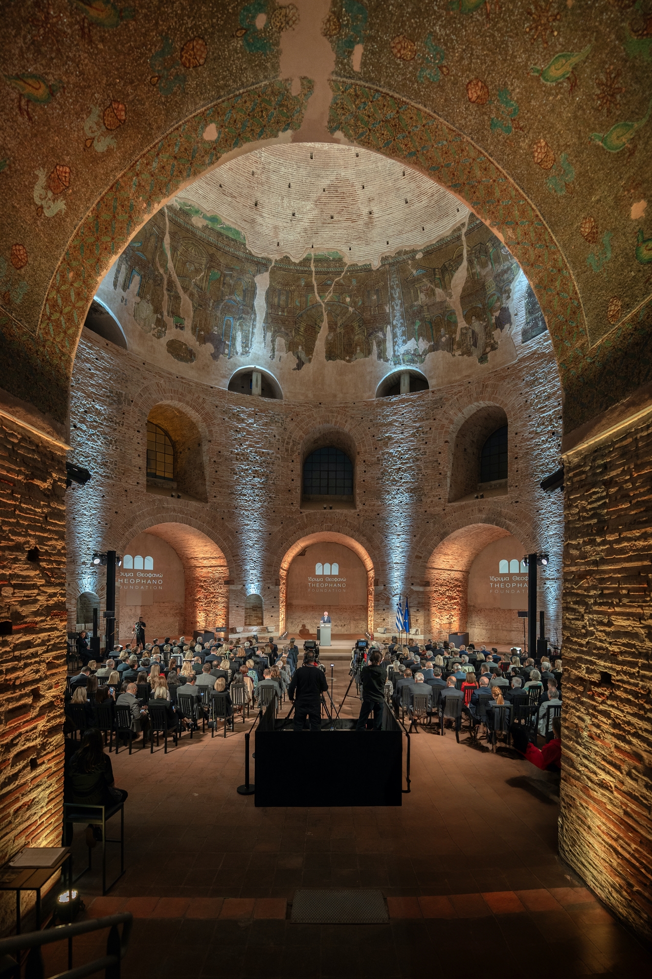 Συγκίνηση στην τελετή απονομής του βραβείου «Θεοφανώ» στον Τίμοθι (Τιμ) Σράιβερ για τα Special Olympics-3