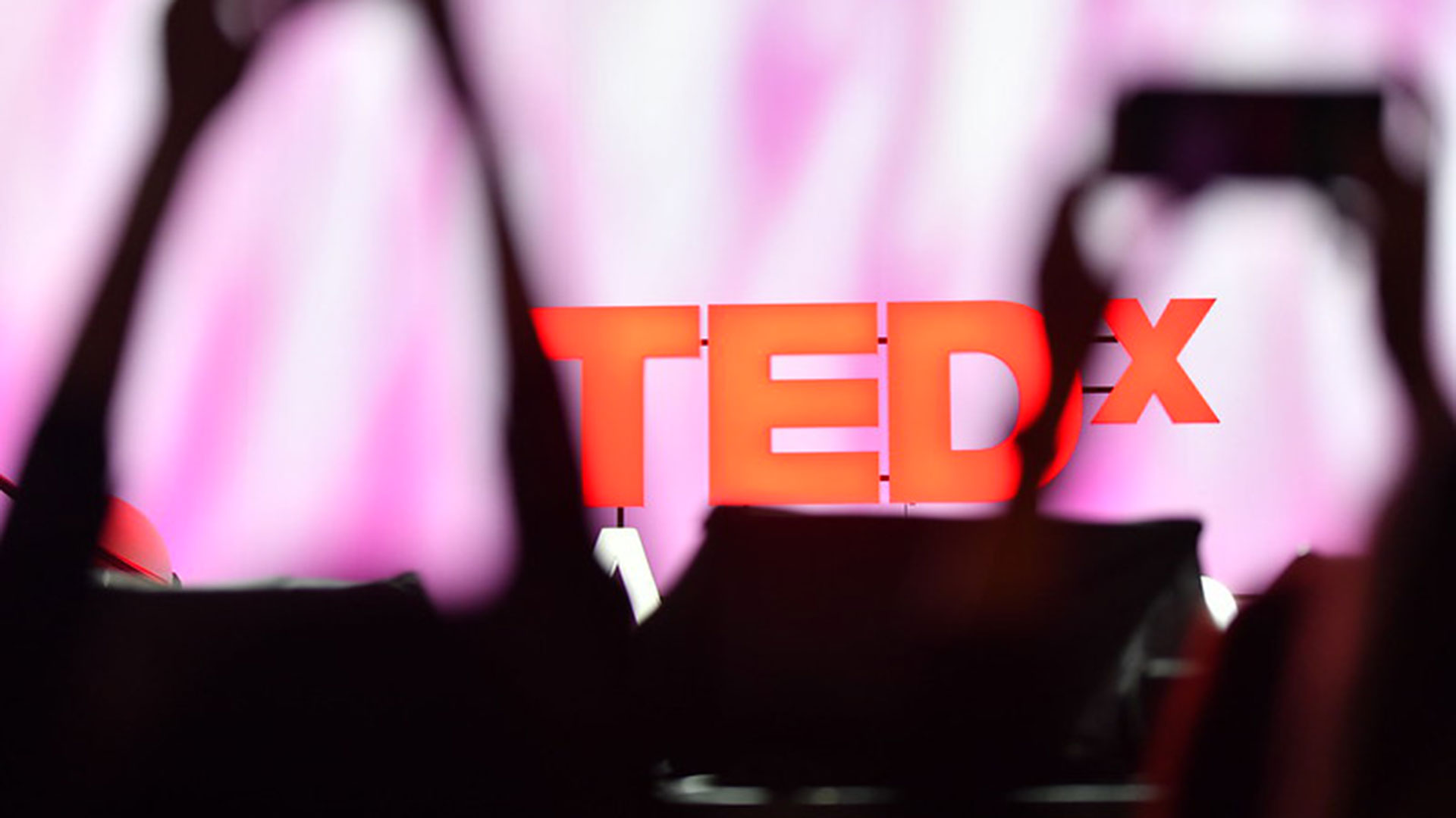 «Στραβά, ευτράπελα, αστείες σκηνές; Ουκ ολίγα!» – Το TEDxAthens σβήνει 15 κεράκια-1