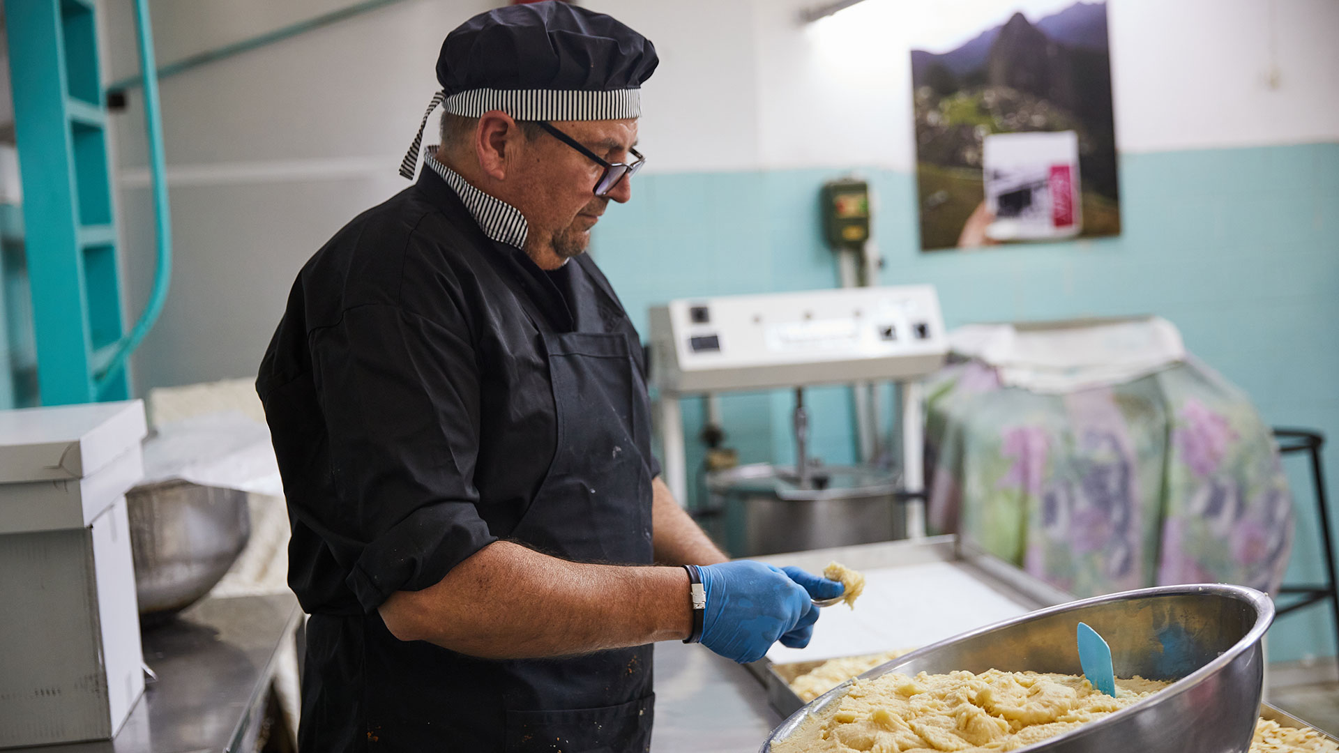 Οι πιο νόστιμοι εργολάβοι φτιάχνονται στο Λαύριο και έχουν ιστορία ενάμιση αιώνα-2